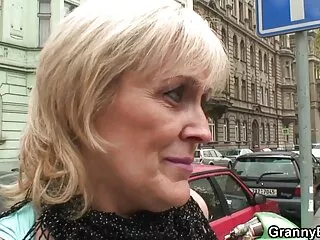 Slutty iskolás Tricia Teen retro szex film cum facial