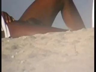 A fotós 3D -s fotózás közben szegez pornó filmek xxx egy modellt
