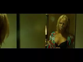 Kopasz fekete fickó három fehér porno filmek xxx emberrel párosodik